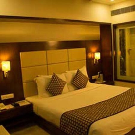 Grand Thakar Hotel Rajkot Exterior foto