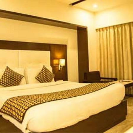 Grand Thakar Hotel Rajkot Exterior foto