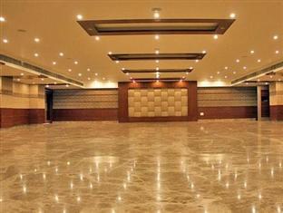 Grand Thakar Hotel Rajkot Exterior foto