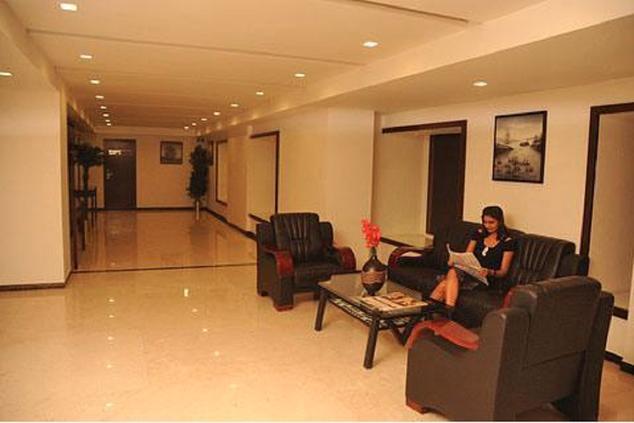 Grand Thakar Hotel Rajkot Exterior foto