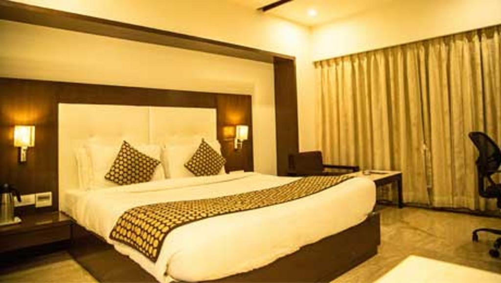 Grand Thakar Hotel Rajkot Exterior foto