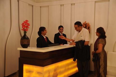 Grand Thakar Hotel Rajkot Exterior foto